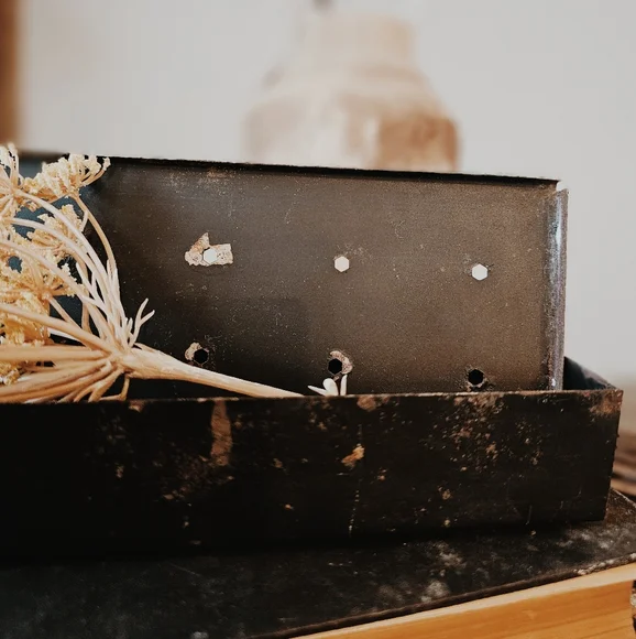 Rustic Vintage Smoker Box - Picture 3 of 4